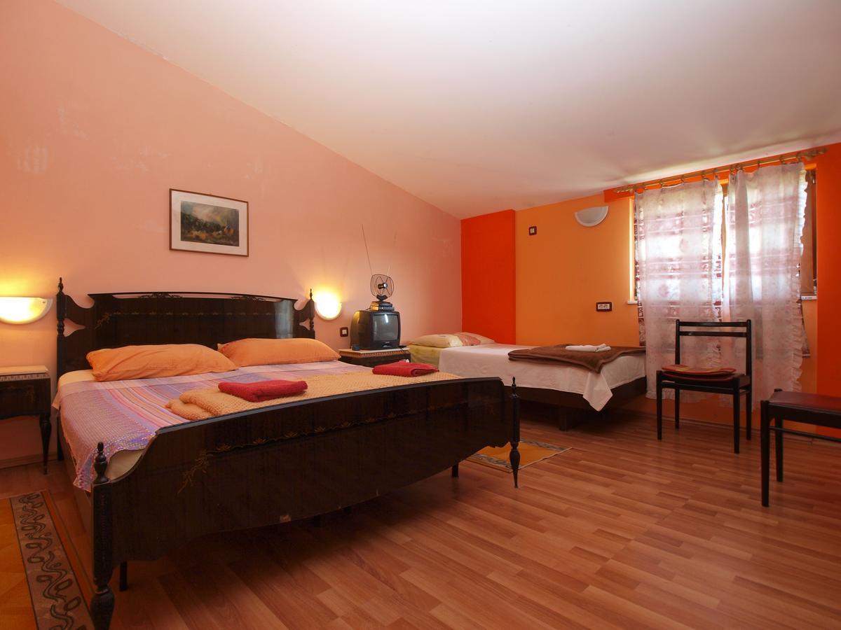 Apartments Slavica 382 Pula Exteriör bild